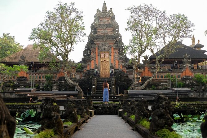 Ubud: Waterfall, Rice Terraces, and Monkey Forest Private Tour - A Quick Ubud Art Market Stop for Souvenirs You Can Actually Use